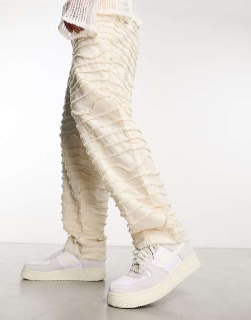Nike - Air Force 1 LV8 - Sneakers in wit en lichtgrijs, 2 van 4