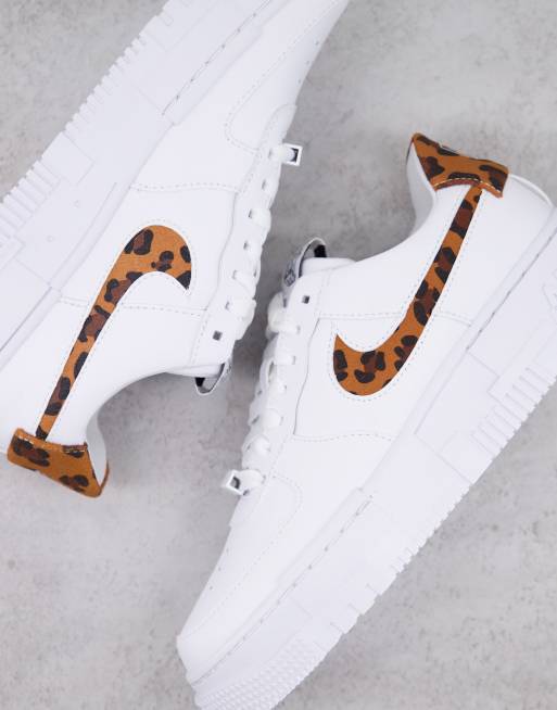 Nike – Air Force 1 Pixel – Białe buty sportowe z nadrukiem w cętki, 3 z 4