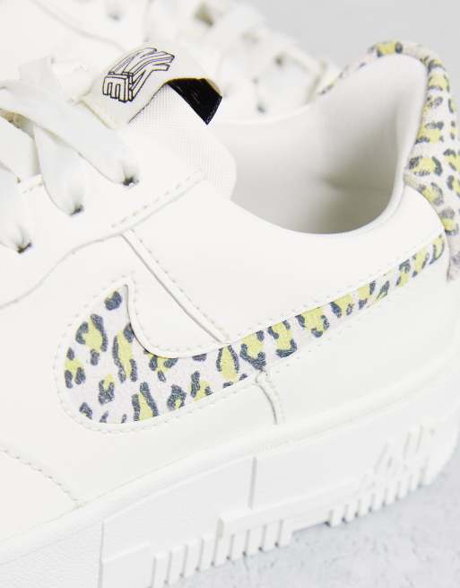 Nike - Air Force 1 Pixel - Sneakers i råhvid og leopardprint, 3 af 4