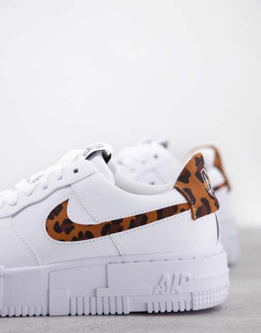 Nike – Air Force 1 Pixel – Vita och leopardmönstrade sneakers, 4 av 4