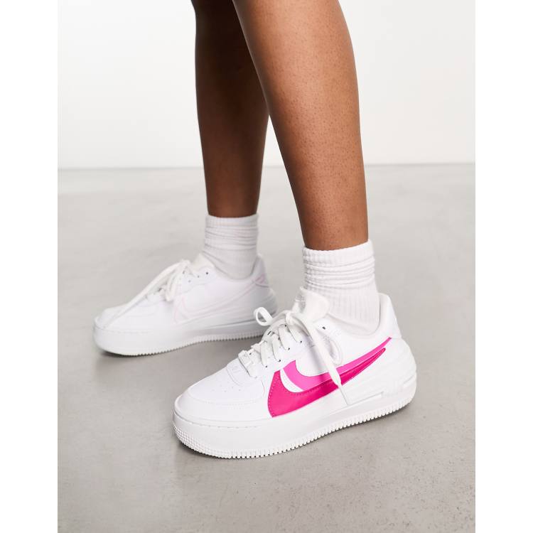 Nike Air Force 1 PLT.AF.ORM sneakers in white and fierce pink | ASOS