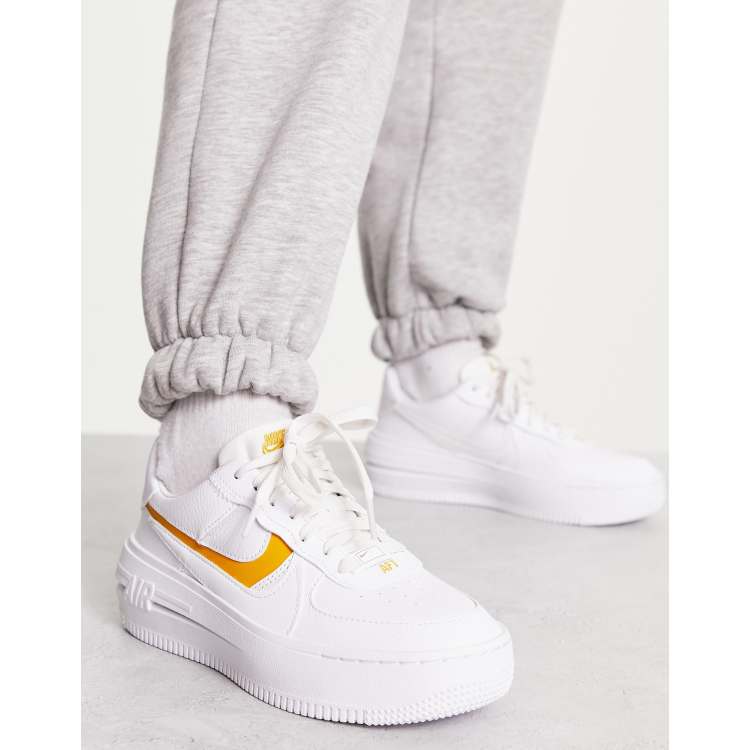 Cortar Adolescencia Posdata Nike Air Force 1 PLT.AF.ORM sneakers in white and yellow | ASOS