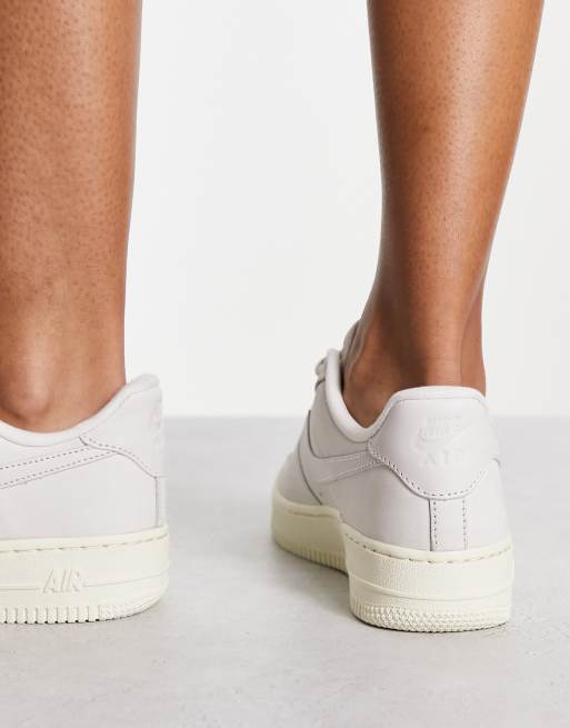 Nike Air Force Premium Sneakers da donna bianco vetta ASOS