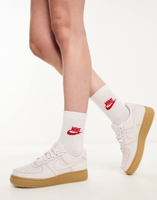 Womens nike air force 1 2024 gum sole