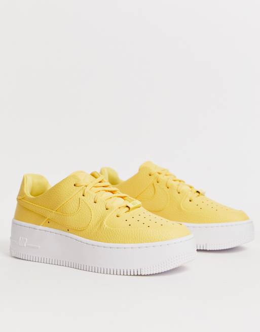 Nike Air Force 1 Sage Baskets Basses Jaune