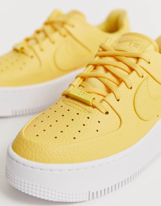 Nike Air Force 1 Sage Baskets Basses Jaune