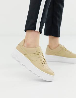 Nike - Air Force 1 Sage - Lage sneakers in beige | ASOS
