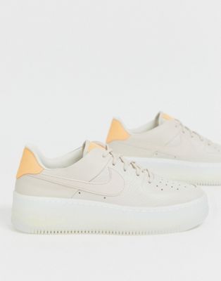 Nike – Air Force 1 Sage Low LX – Beige sneakers