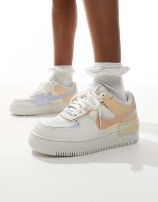 Nike - Air Force 1 Shadow - Sneaker in Wollweiß