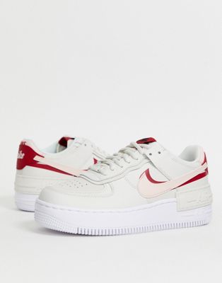 Nike - Air Force 1 Shadow - Sneakers in gebroken wit en roze