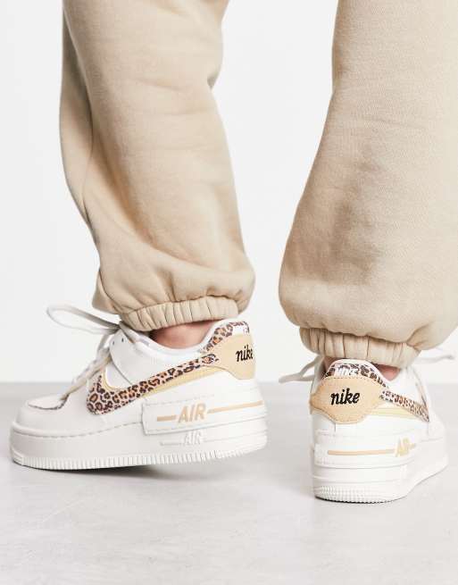 Pelágico el estudio Residencia Nike Air Force 1 Shadow sneakers in sail white and leopard | ASOS