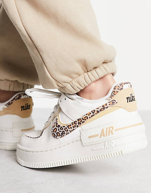 machine Humoristisch kleding Nike - Air Force 1 Shadow - Sneakers in 'sail' wit en luipaardprint | ASOS