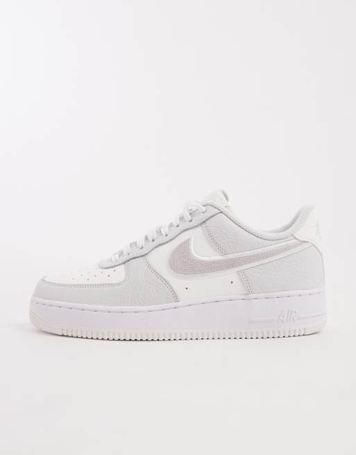Nike – Air Force 1 – Sneaker in Wollweiß mit Swoosh-Logodetail, 2 von 5