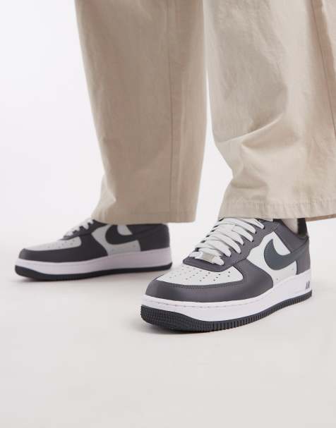 Nike - Air Force 1 - Sneakers in donkergrijs en gebroken wit - view 1