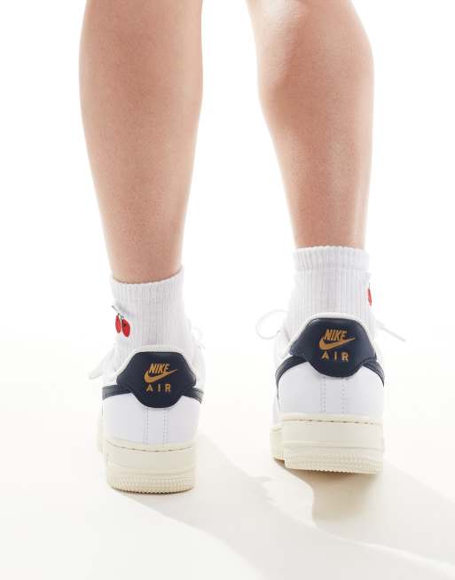 Nike - Air Force 1 - Sneakers in gebroken wit en marineblauw, 4 van 5