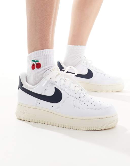 Nike - Air Force 1 - Sneakers in gebroken wit en marineblauw, 5 van 5