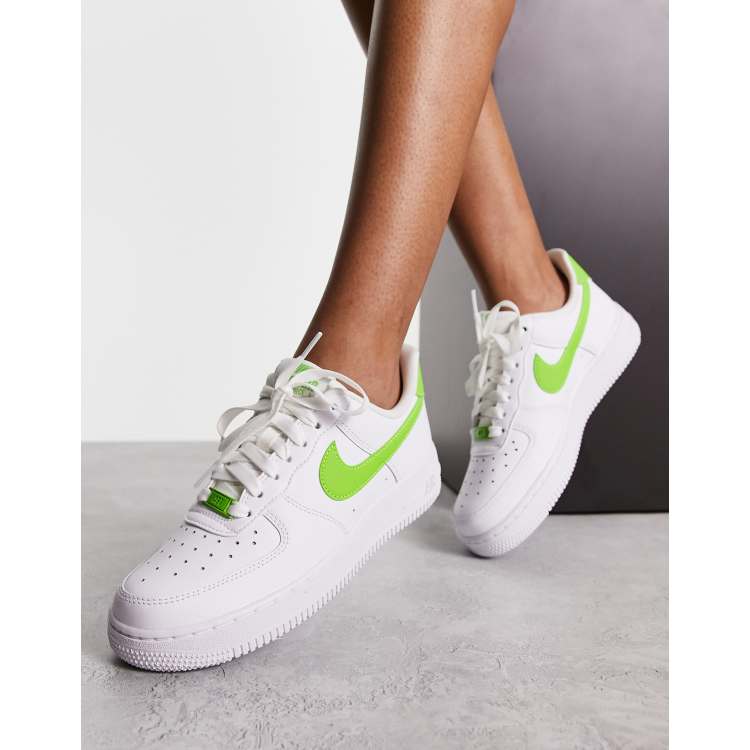 Gelukkig is dat Geboorteplaats voordat Nike - Air Force 1 - Sneakers in wit en actie groen | ASOS