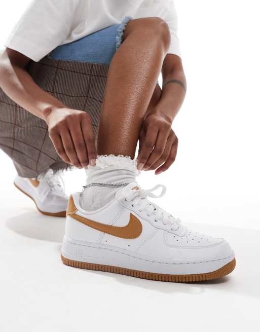 Nike Air force 1 trainer in white and brown