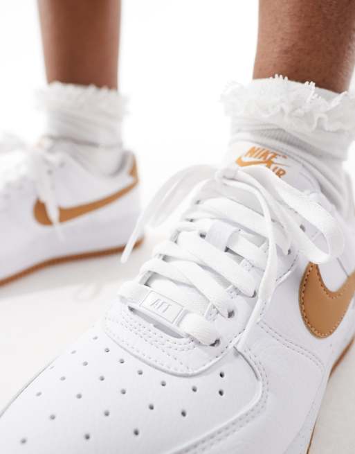 Nike Air force 1 trainer in white and brown
