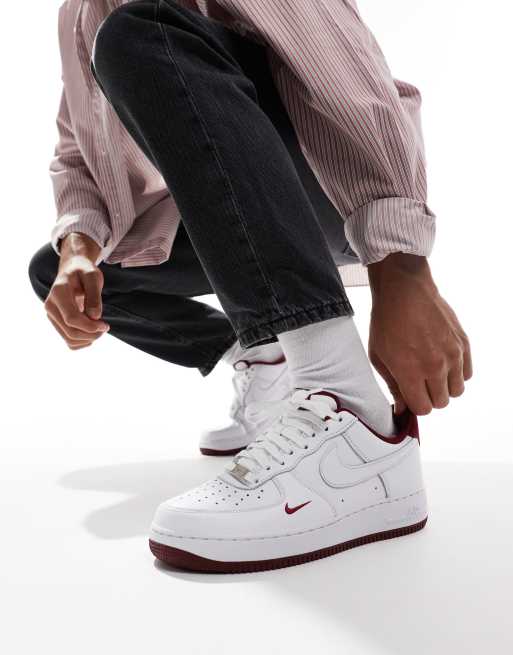 Nike Air Force 1 ホワイト/バーガンディ Nike Air Force 1 trainers in white and burgundy | ASOS
