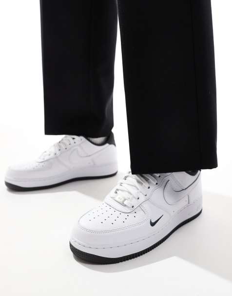 Nike Air Force 1 trainers in white - view 1