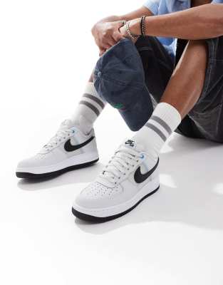 Nike - Air Force 1'07 LV8 - Baskets unisexes - Gris et noir