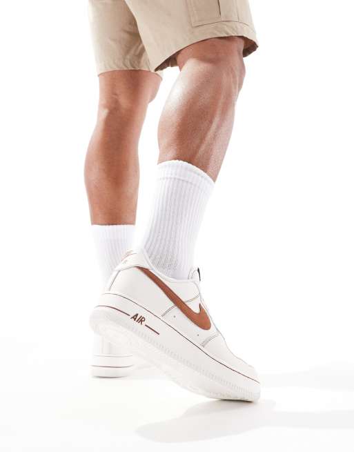 Nike – Air Force 1'07 LV8 – Sneaker in Beige und Braun       , 4 von 5