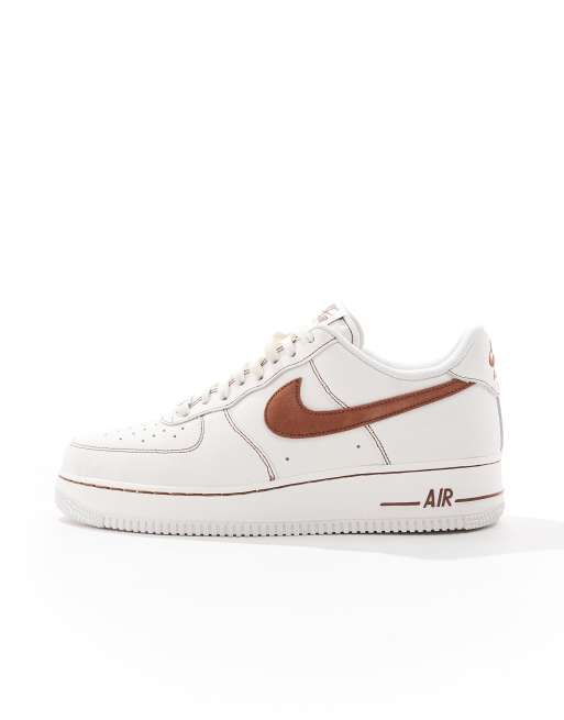 Nike Air Force 1'07 LV8 trainers in beige and brown