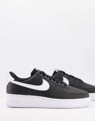 Nike – Air Force 1'07 – Svarta och vita sneakers - view 1