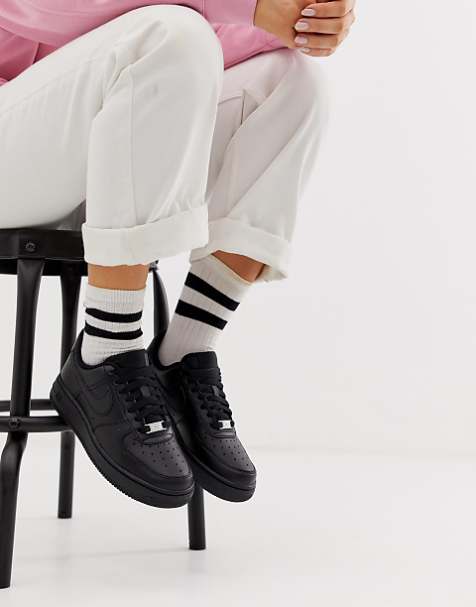 Nike Air Force 1'07 trainers in black