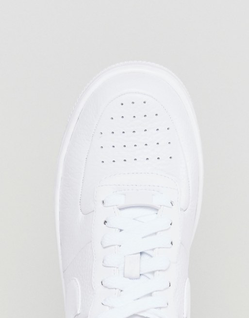 Nike air force upstep 2025 platform trainers in white