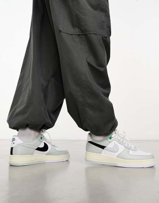 Nike Air Force 1 07 Baskets Gris et blanc