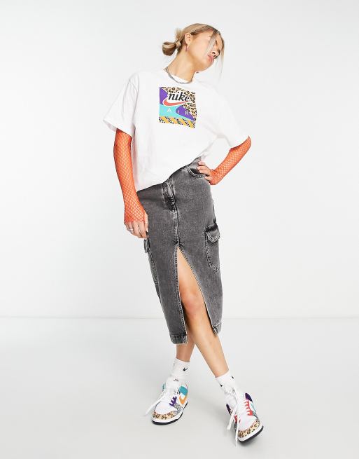 Nike Graphic Boyfriend T-Shirt in White