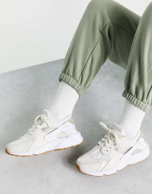 Nike huarache blanche shop et grise jordan