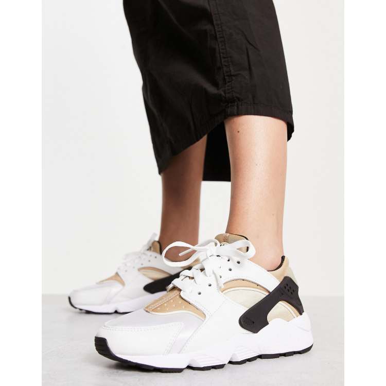 Nike Air Huarache Baskets Blanc noir et beige chanvre ASOS