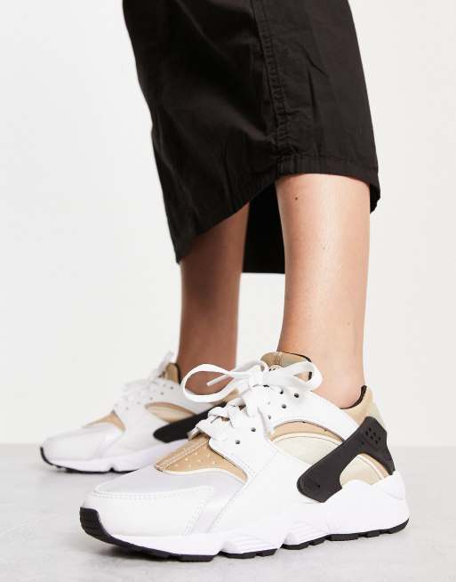 Nike Air Huarache Baskets Blanc noir et beige chanvre ASOS