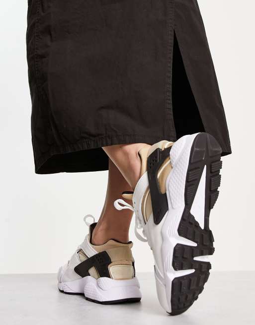 Nike Air Huarache Baskets Blanc noir et beige chanvre ASOS