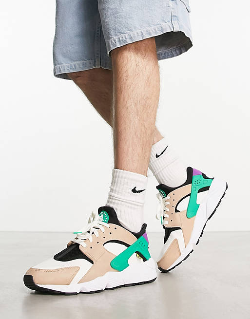 Incubus Proportioneel vasteland Nike Air Huarache Premium sneakers in stone and white - GRAY | ASOS