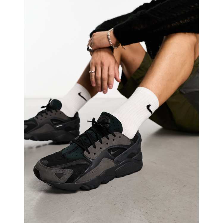 Nike Air Huarache Runner trainers in black