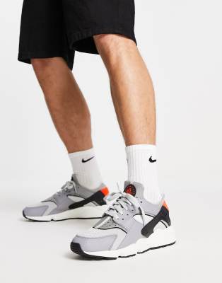 Nike Air Huarache SC sneakers in grey 