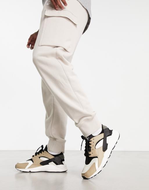 Nike Air Huarache Sneakers i sort og brun ASOS