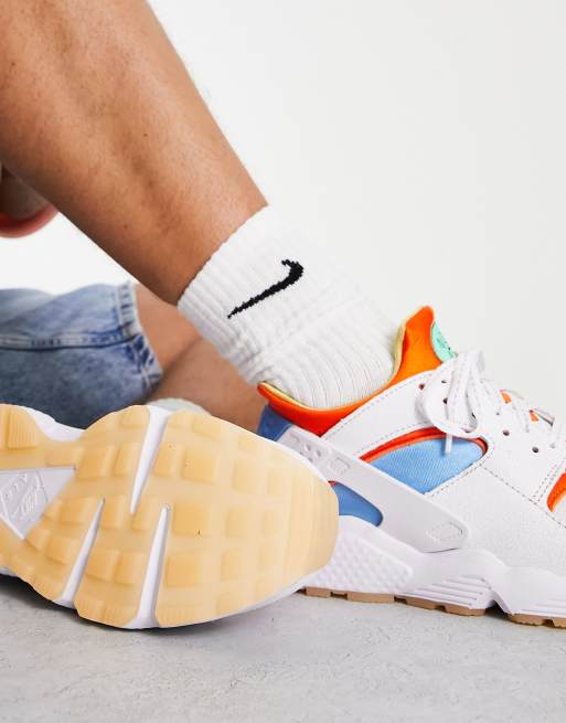 Nike huarache white hot sale on feet