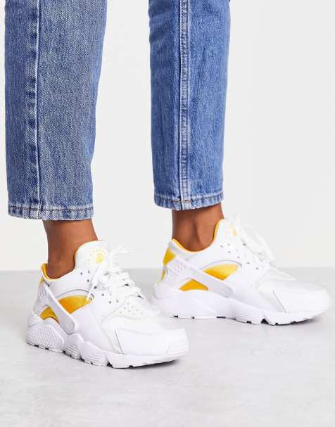 Nike - Air - Huarache - Sneakers in wit en universiteitsgoud - view 1