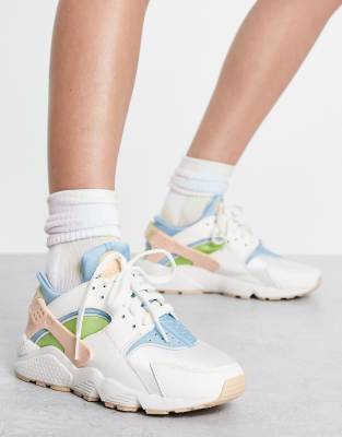 haak server Bengelen Nike - Air Huarache - Sneakers in wit met mix van lichte pastelkleuren |  ASOS