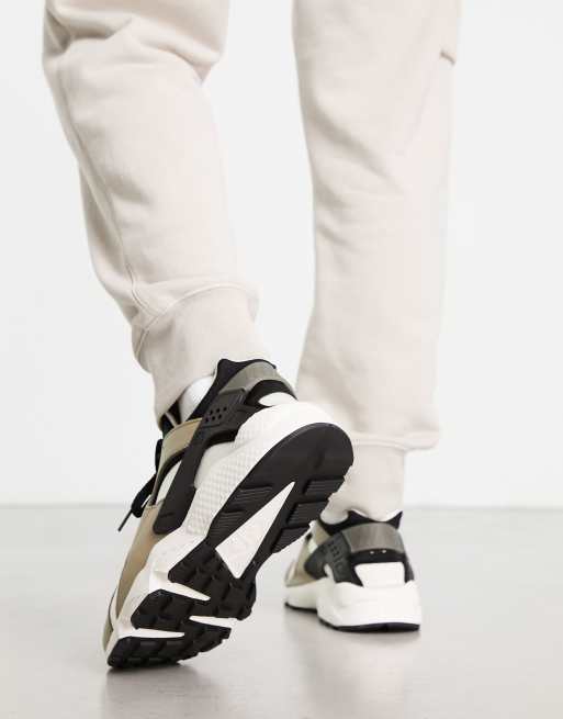 Huarache bruin on sale