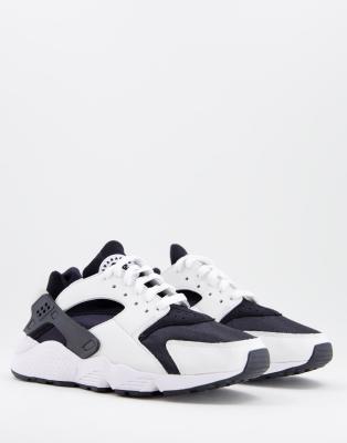 Nike Air Huarache Sneakers nere e bianche ASOS