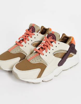 Nike Air Huarache trainers in khaki and burgundy mix