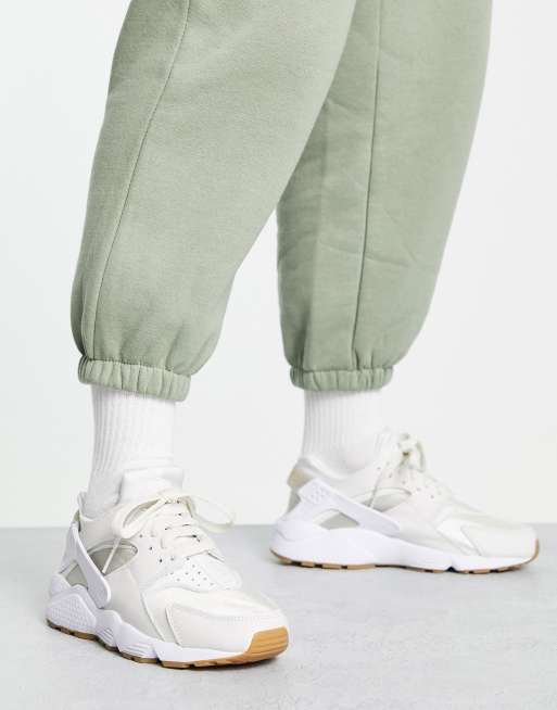 Nike huarache shop beige womens