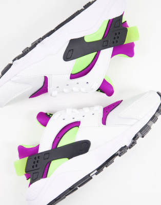 Nike Air Huarache trainers in white 