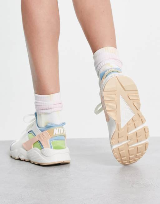 Nike – Air Huarache – Vita och ljust pastellfärgade sneakers, 3 av 4